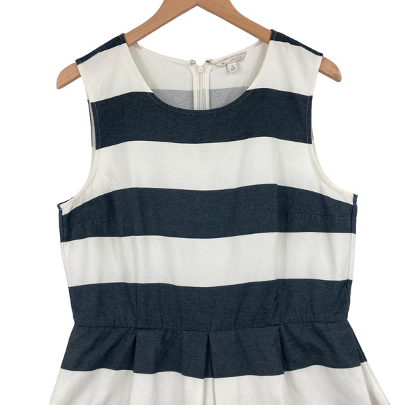 Gap Sheath Dress Women Size 14 White Gray Striped Sleeveless Round Neck Back Zip - Picture 4 of 16